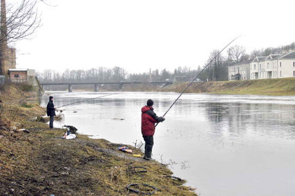 Noteiktas kārtības ievērošana ir garants tam, ka nekas neaizēnos prieku, ko sniedz atpūta pie ūdeņiem. 
Autors: no «Bauskas Dzīve» arhīva