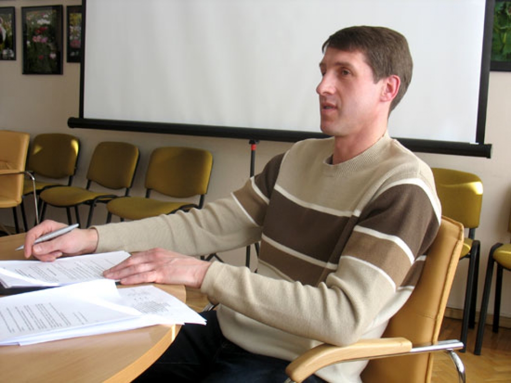 Sporta centra «Mēmele» direktoram Zintim Alksnim uzdevums līdz finanšu komitejas sēdei, kas paredzēta 18. martā, sagatavot informāciju, kāda ir īres maksa citās līdzīgās sporta bāzēs Latvijā.
Autors: Vilnis Auzāns