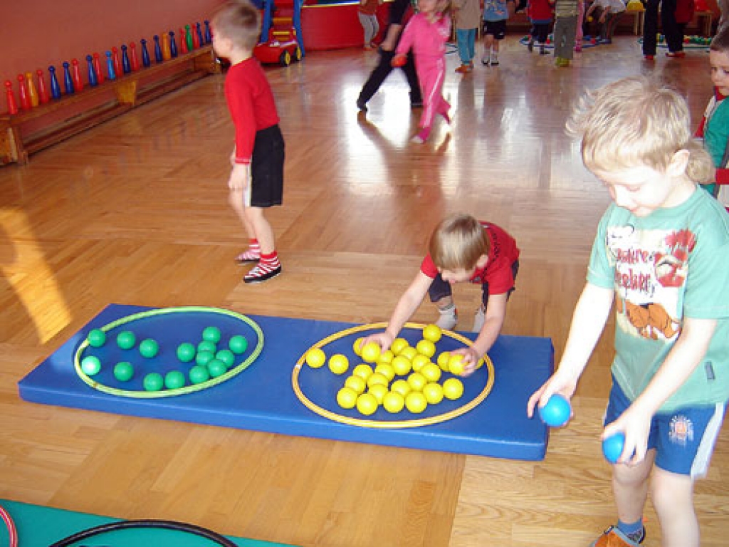 Olimpiskās nedēļas aktivitātes sākumskolā «Dartija» īpaši aizrāva mazākos – divus un trīs gadus vecus bērnus.
Autors: no sākumskolas «Dartija» arhīva