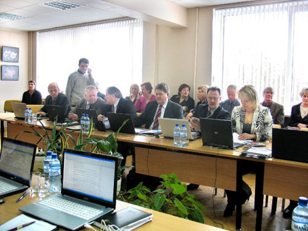 Vēl arvien gaidāmas pārmaiņas Bauskas novada administrācijas, arī iestāžu vadītāju atalgojuma sistēmā.
Autors: Vilnis Auzāns