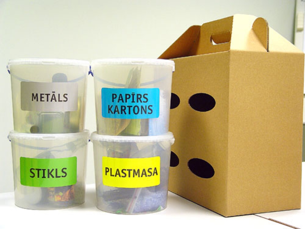 Iepakojuma soma ir uzskates līdzeklis. Tajā glabājas iesaiņojuma materiālu dažādi paraugi.
Autors: no organizācijas «Latvijas Zaļais punkts» arhīva