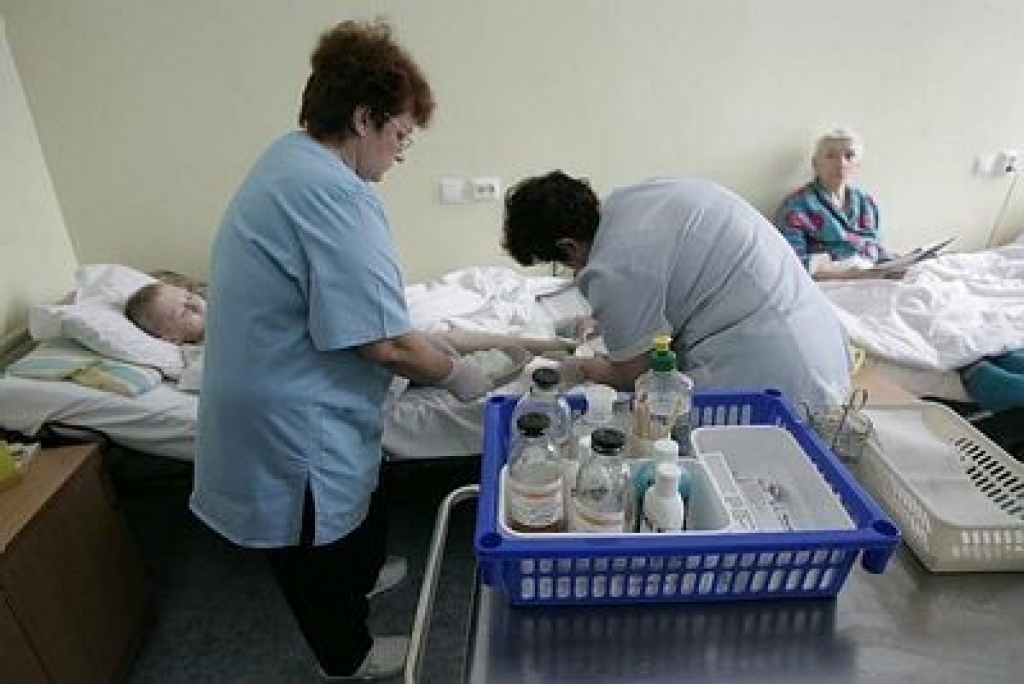 Bauskas, Rundāles un citu novadu iedzīvotājus apkalpojošā Jelgavas slimnīca pacientu aprūpei tērējusi par 123,75% jeb 140 621 latu vairāk, nekā paredzēts tās janvāra budžetā.
Autors: K. Krafts/ www.skatiens.lv