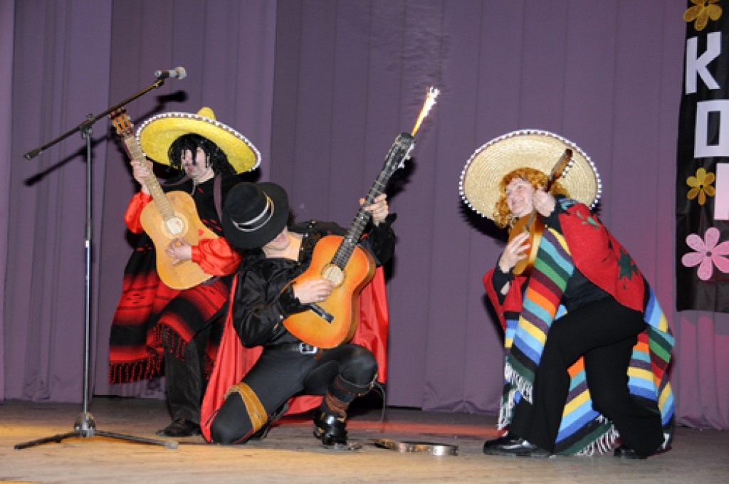 Lieliski pavadīts nedēļas nogales vakars – tā jutās it visi, kuri 13. martā Īslīces pagasta kultūras namā ļāvās mūzikas un kustību ritmiem, baudot azartiskus «Popsīgo koru karu» priekšnesumus. «Grand Prix» šoreiz ieguva deju koris...
Autors: Ivars Bogdanovs