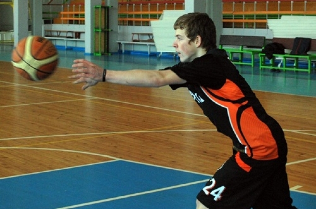 Ar fināla cīņu starp «Ozo» un basketbola kluba «Eva Autonams» komandu sestdien, 6. martā, noslēdzās basketbola kluba (BK) «Bauskas zelta lauvas» kausa izcīņa. Noslēgumā, pārliecinoši uzvarot «Ozo», «Eva Autonams» ieguva kausu. Trešo vietu,...
Autors: Uldis Varnevičs