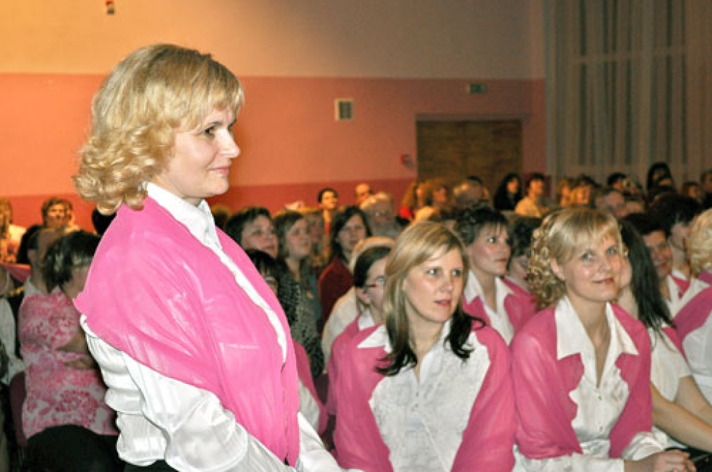 Diriģente Ingrīda Zemļinska (no kreisās) ir ļoti prasīga un atklāj, ka pirms skatēm viņa spēj domāt tikai par dziedāšanu, aizmirstot visu pārējo.