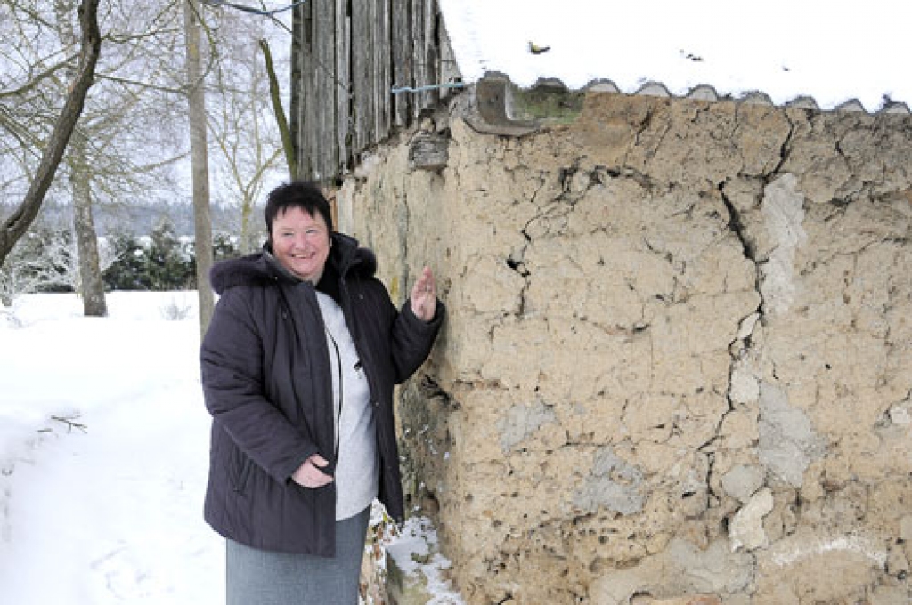 Ceraukstiete Ināra Vilciņa cer, ka nelielo māla kleķa ēku kādreiz varēs sakārtot un telpas piemērot veikaliņam, ļaujot tajā just senas būves auru.