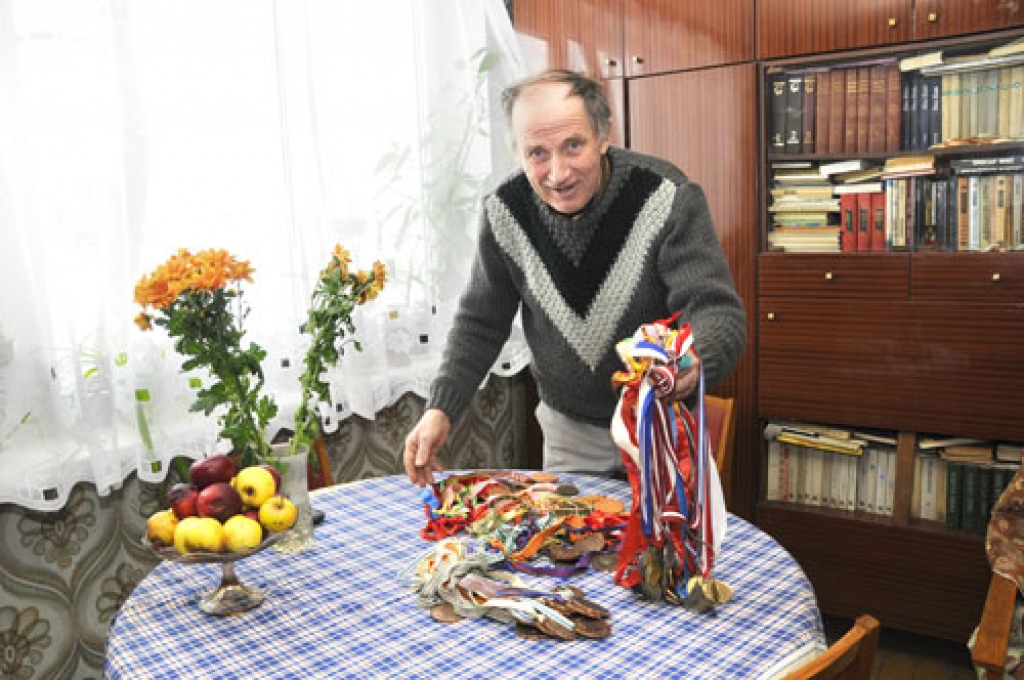 Aldis Klemme ar iegūtajām medaļām. To tā jau ir daudz, bet gaviļnieks vēl nevēlas apstāties, šaušanas sacensībās piedalīšoties arī turpmāk.