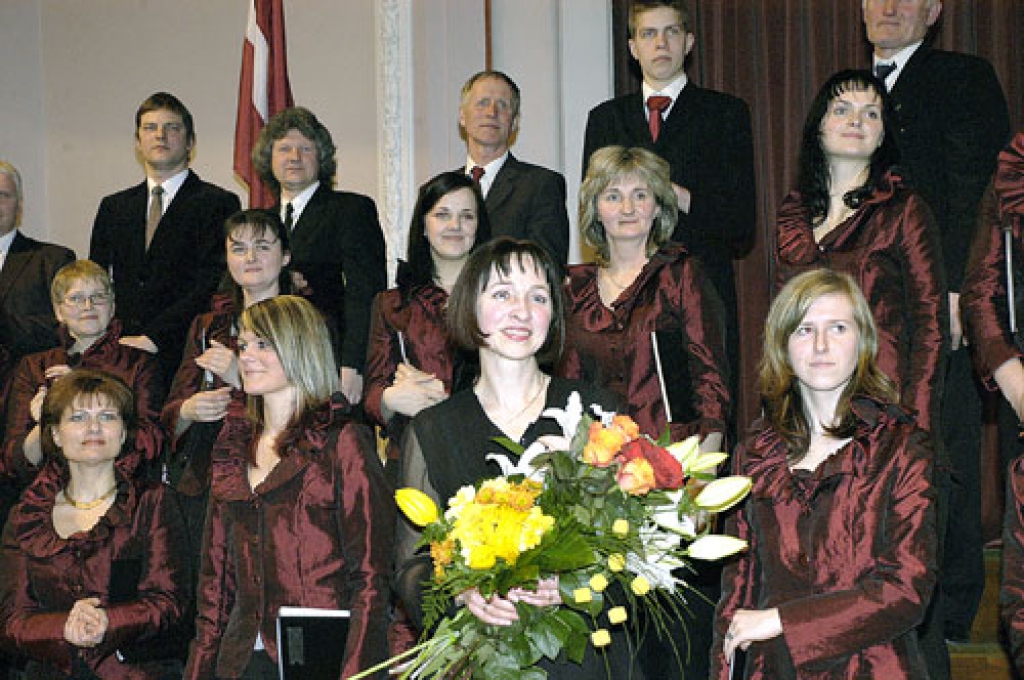 Arī jauktais koris «Mežotne» diriģentes Mārītes Jonkus vadībā piedalīsies koncertā Bauskas tautas namā.