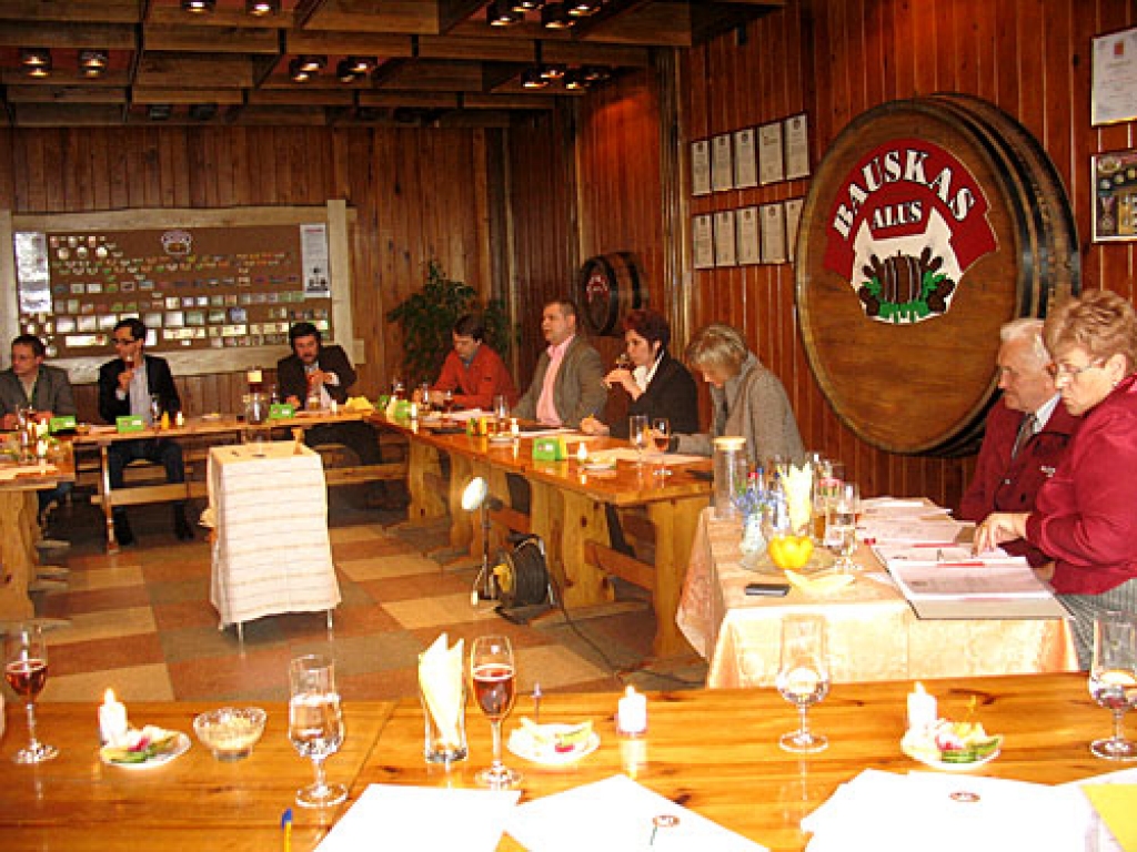 Alus degustētāji no deviņiem uzņēmumiem 29. aprīlī strādāja SIA «Bauskas alus». 
Autors: Vilnis Auzāns