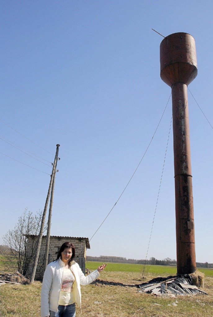 Ivetas Borkovskas, Viesturu pagasta iedzīvotājas, projekts «Spēkavots» guvis atbalstu konkursā. Viņa stāsta, ka veco ūdenstorni novāks, zemi nolīdzinās un iesēs zāli. 
Autors: Juris Iļņickis