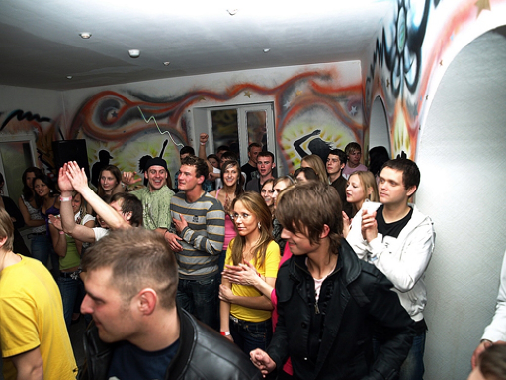 Dīdžeju konkurss Iecavā, lai cik saspringts dalībniekiem, sagādāja īstu līksmību publikai, kura noteica arī savu simpātiju.
Autors: IJP arhīva