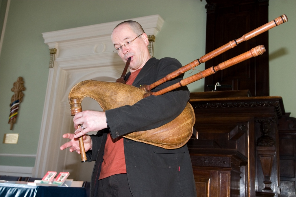 Folklorists, mākslas doktors, Latvijas Universitātes asociētais profesors etnomuzikoloģijā, komponists un mūziķis Valdis Muktupāvels 19. aprīlī būs Rundāles novada bērnudārzā «Mārpuķīte».
Autors: www.lu.lv