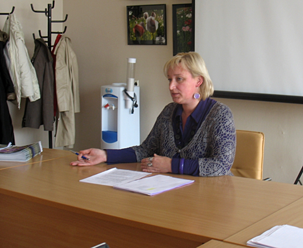 Bauskas novada domes izglītības, kultūras un sporta leitu komitejas sēdē ar saistošajiem noteikumiem par bērnu reģistrāciju un uzņemšanu novada bērnudārzos deputātus iepazīstināja Izglītības pārvaldes speciāliste Anita Velmunska. 
Autors: Vilnis Auzāns