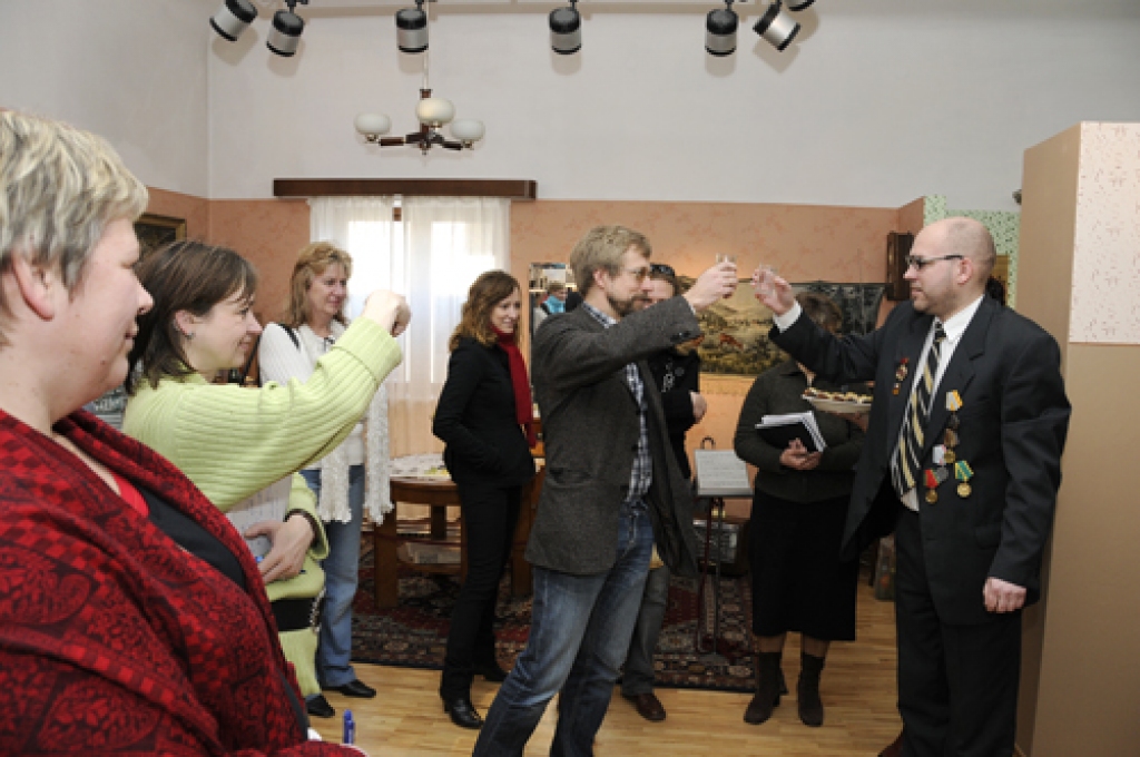 Bauskas novadpētniecības un mākslas muzejs 9. aprīlī rīkoja publicitātes kampaņu, tūrisma firmu operatorus un žurnālistus iepazīstinot ar interaktīvu programmu «Piedzīvojums Bauskā 20. gadsimtā». 
Autors: Ivars Bogdanovs