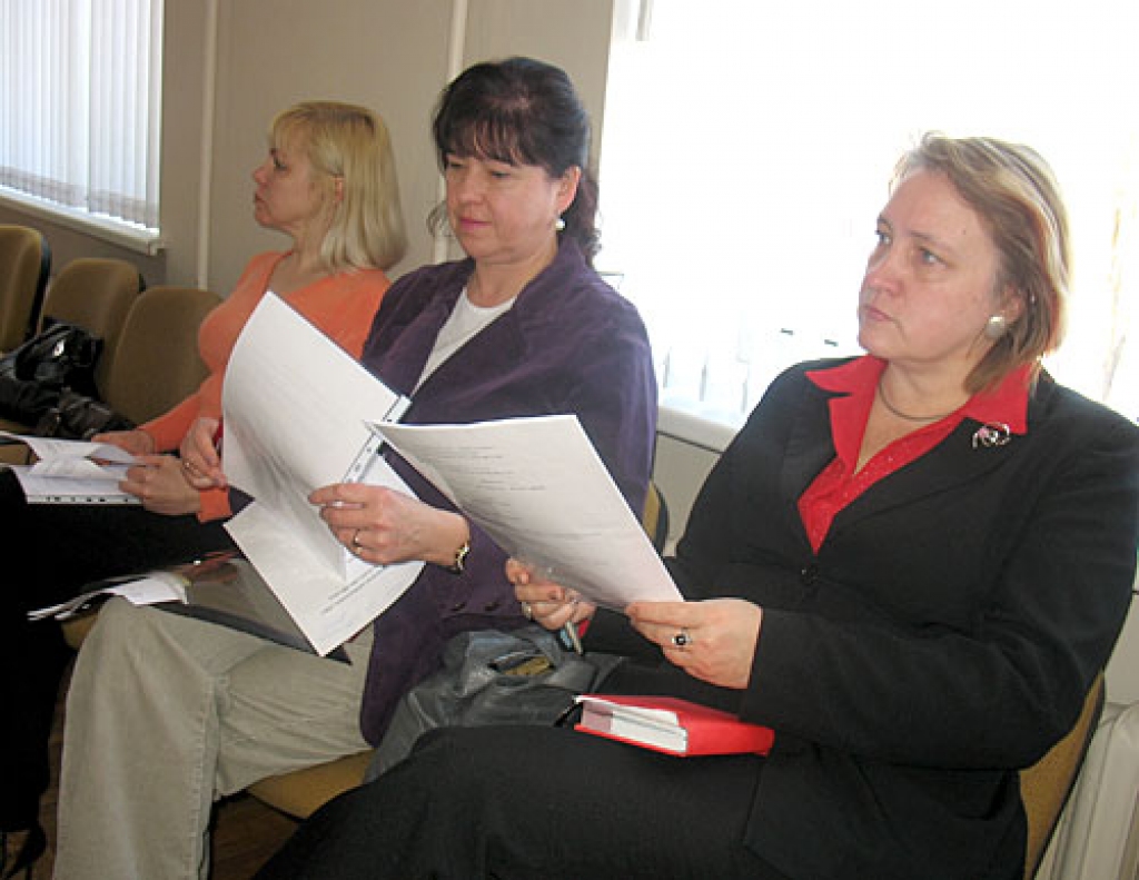 Bērnu dārza «Pasaulīte» vadītāja Daina Kadiševska (no labās) un bērnudārza «Zīlīte» vadītāja Ilga Ķiģele pārliecinātas, ka pavisam drīz rindas uz vietām Bauskas bērnu dārzos izzudīs. 
Autors: Vilnis Auzāns