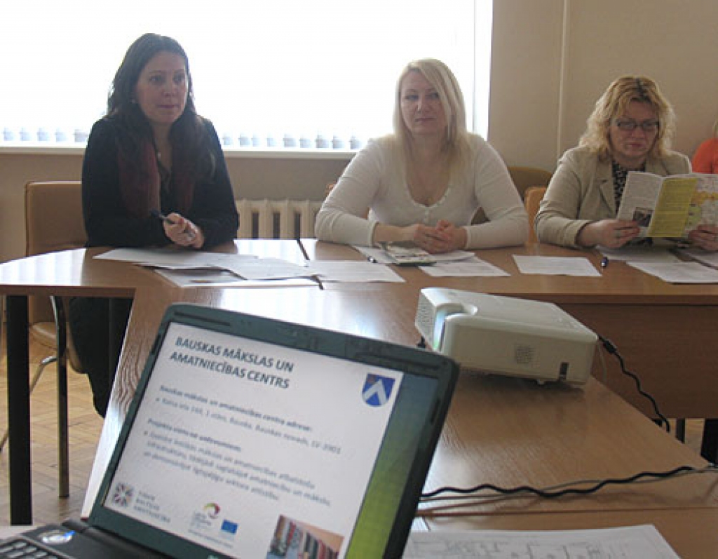 Topošais  Bauskas mākslas un amatniecības centrs būs Bērnu un jauniešu centra vadītājas Benitas Svarenieces pārziņā.
Autors: Vilnis Auzāns