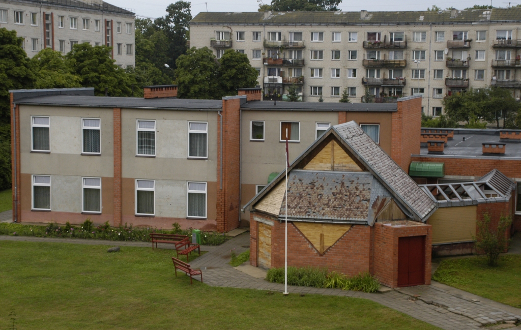  Remonts bijušā bērnunama «Annele» vienā korpusā ir pabeigts, atliek telpas iekārtot, lai jau 19. aprīlī šeit sāktu strādāt bērnudārzs.
Autors: No «Bauskas Dzīves» arhīva.