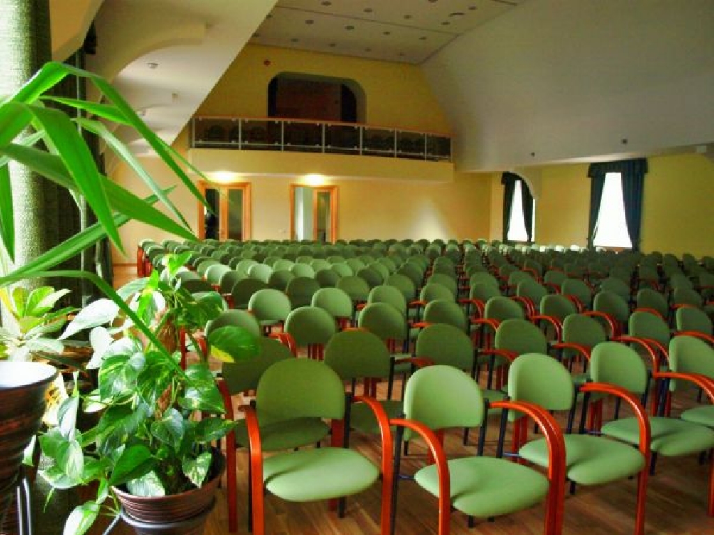 Iecavas novada mazie dziedātāji konkursā «Cālis 2010» sacentīsies Mātes dienā svētdien, 9. maijā.
Autors: www.iecava.lv