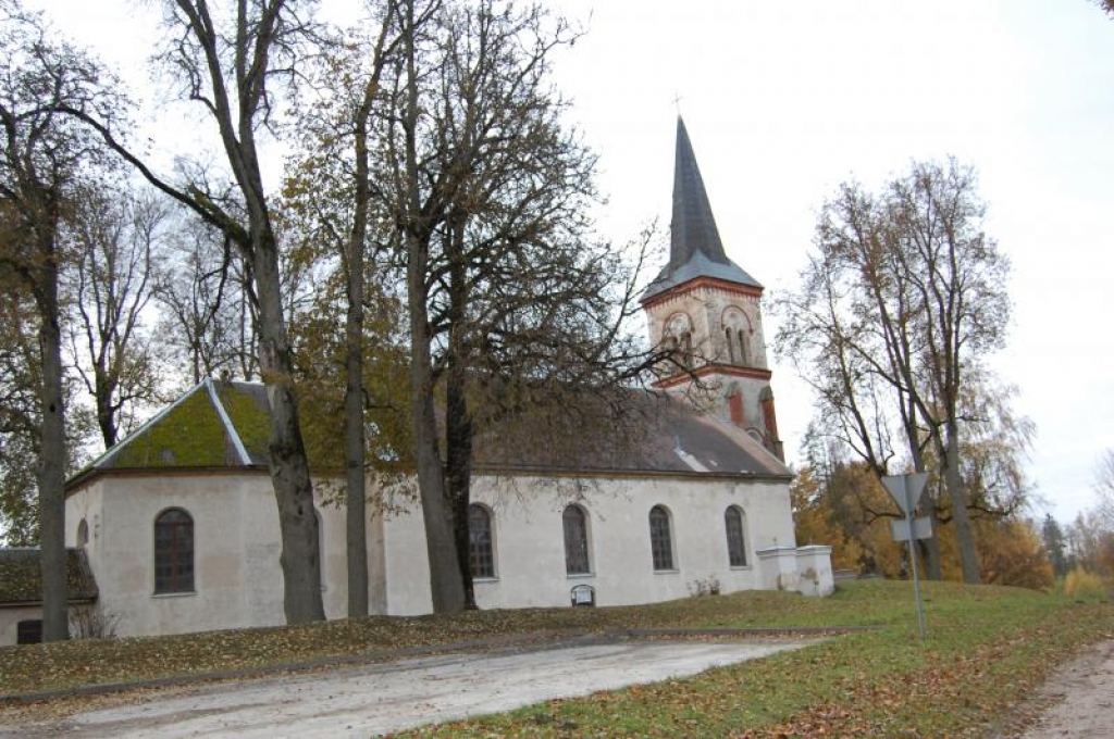 Lielajā piektdienā, 2. aprīlī, evaņģēliski luteriskajā Valles baznīcā dievlūdzēji plkst. 14 pievienojās grēku nožēlas dievkalpojumam, kuram tika aicināts pievienoties katrs kristietis Latvijā.  
Autors: www.atputasbazes.lv