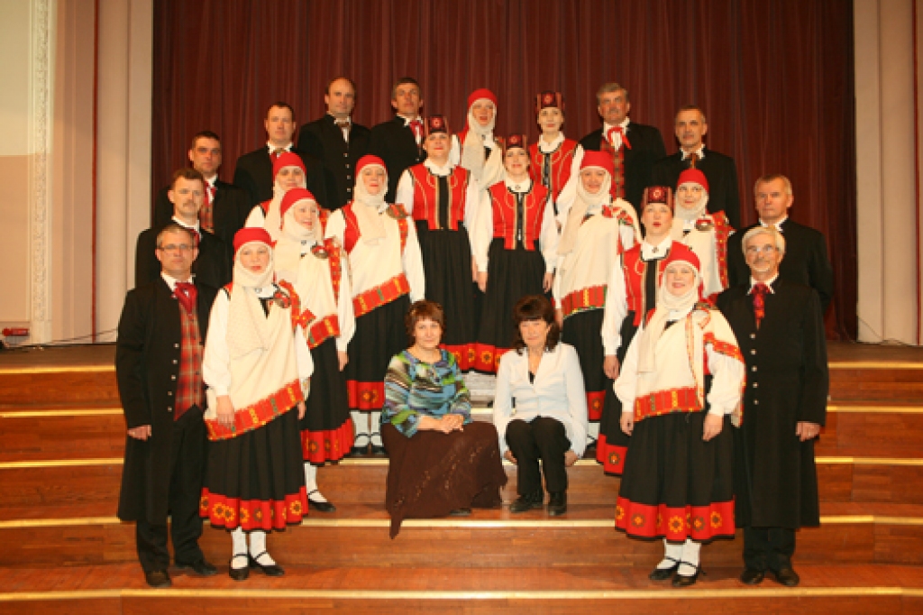 Vidējās paaudzes deju kopa «Biguļi» 24. aprīļa vakarā Bauskas tautas namā svinēja 30 gadu jubileju. Kolektīva vēstures lappuses «pāršķīra» kultūras darbinieks no Īslīces, bijušais dejotājs Roberts Trinskis. Koncertā piedalījās «Biguļu»...