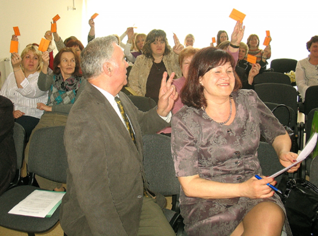 Mārai Graudiņai (no labās) vadīt starpnovadu arodorganizāciju pedagogi uzticējuši arī nākamos piecus gadus.