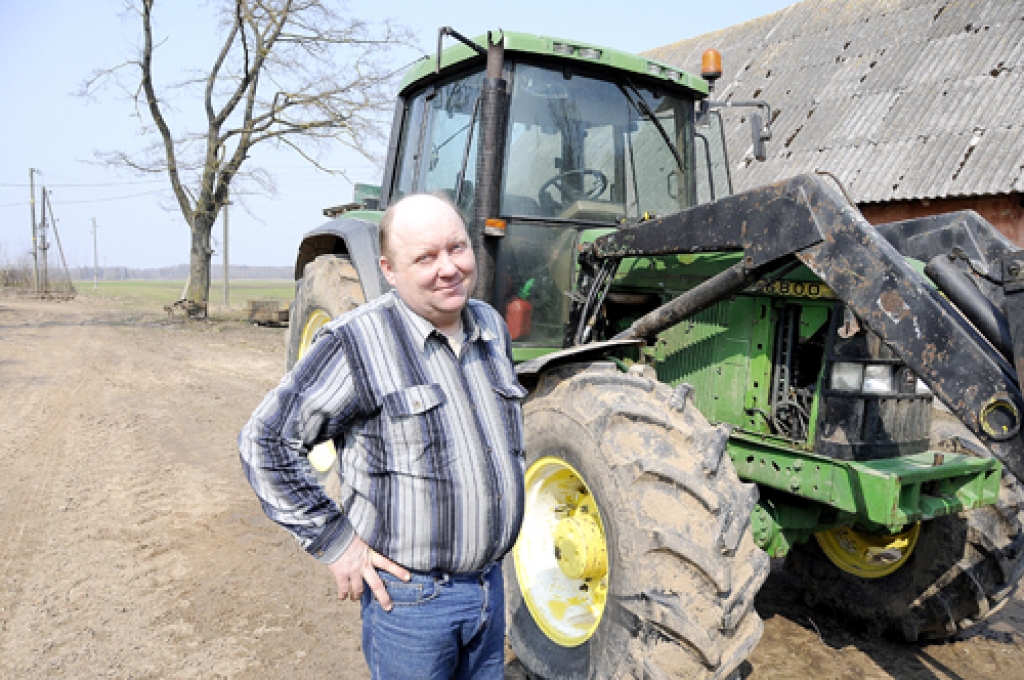 Jānis Visockis par iemīļoto «John Deere» traktoru saka: «Iemēģināti daudzi, taču šim neviens tuvu nestāv.» 