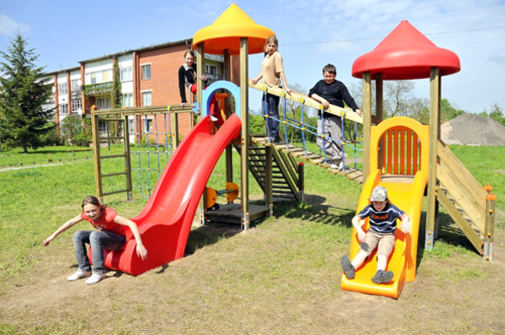 Bērnu rotaļu laukums jau izveidots Pilsrundālē.
Autors: no «Bauskas Dzīves» arhīva.