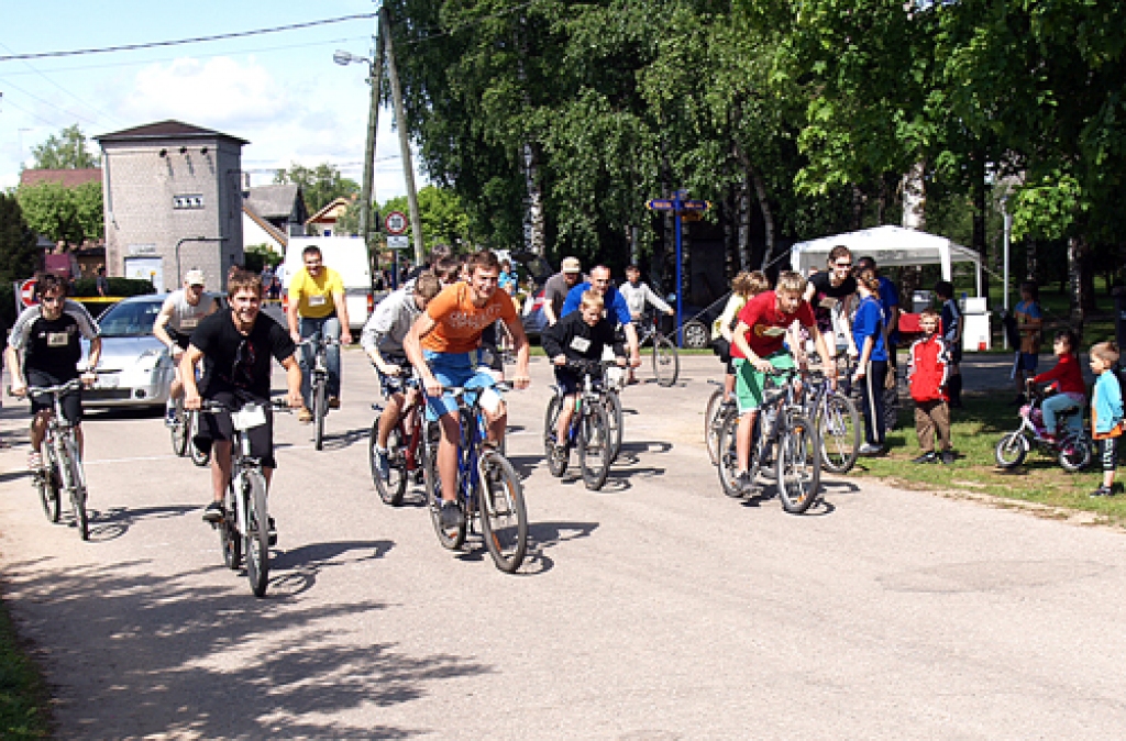 Lielākais pulks braucēju sanāca uz pēdējo - vecāko velosipēdistu startu.
Autors: Antra Ērgle