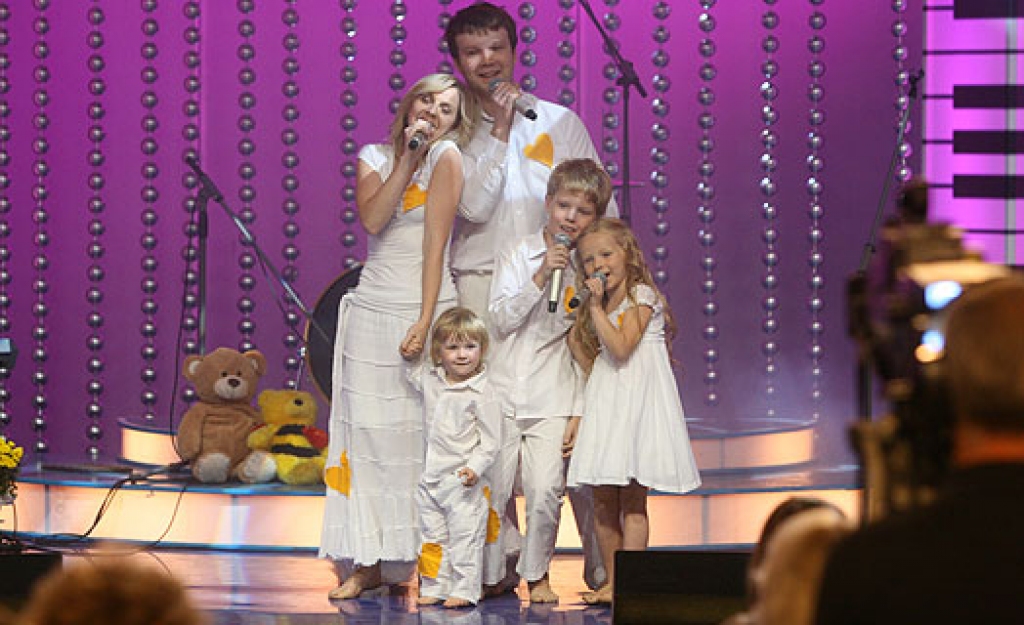 Misā labdarības koncertu sniegs Grīnhofu ģimene.
Autors: Publicitātes foto.