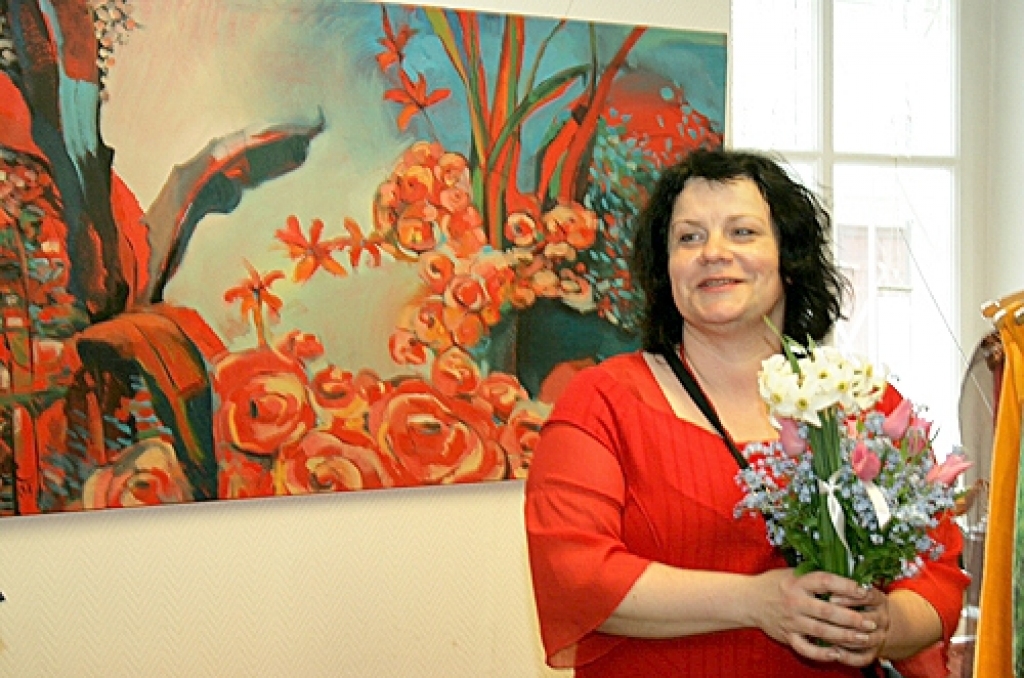 Gleznotāja Inga Brūkle personālizstādes «Sarkans» atvēršanā salonā «Meistars Gothards» Bauskā.
Autors: Ivars Bogdanovs