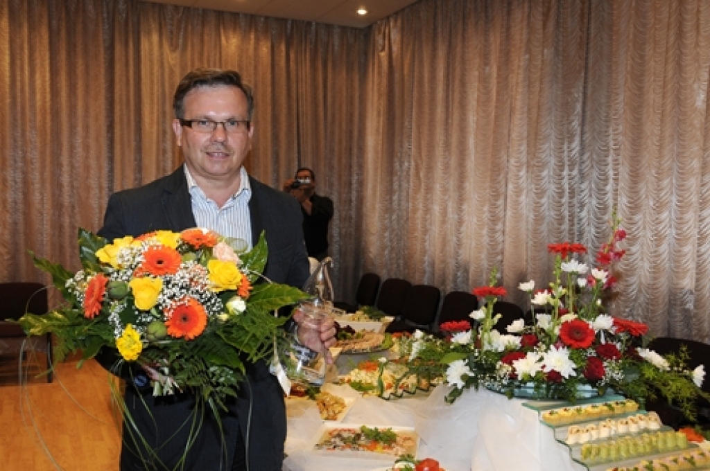 Laikraksta «Bauskas Dzīve» rīkotajā konkursā «Reģiona uzņēmējs 2009» lasītāji visvairāk ir balsojuši par SIA «Lielzeltiņi» valdes priekšsēdētāju Igoru Zolotarjovu. 
Autors: Ivars Bogdanovs