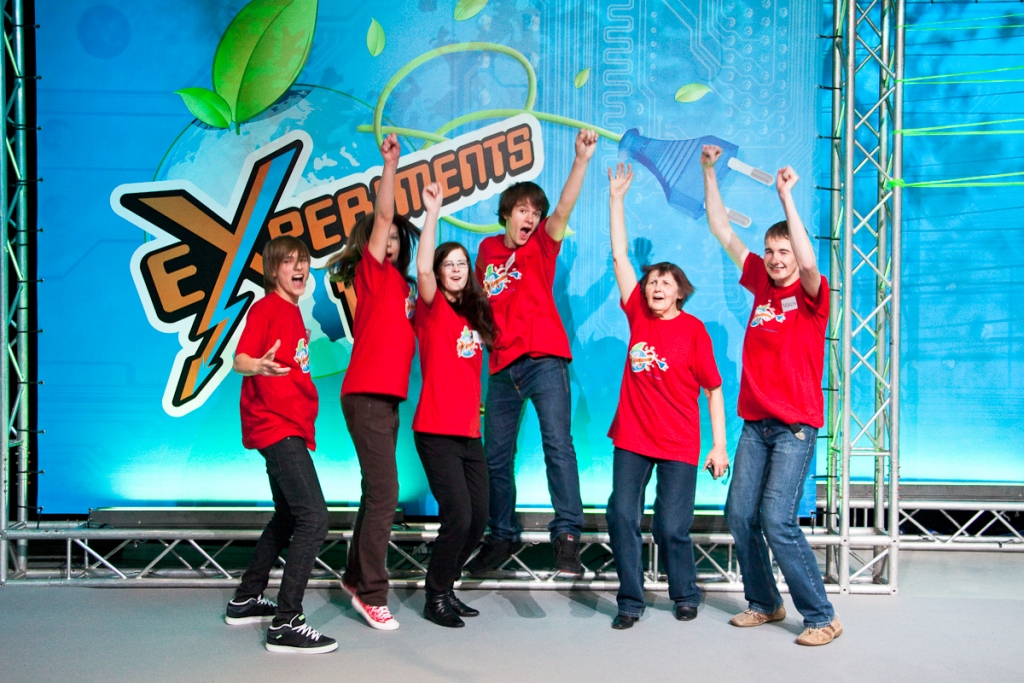 Bauskas 1. vidusskolas komanda «Ampēra mazbērni» izcīnīja otro vietu erudīcijas konkursā «eXperiments».
Autors: Publicitātes foto