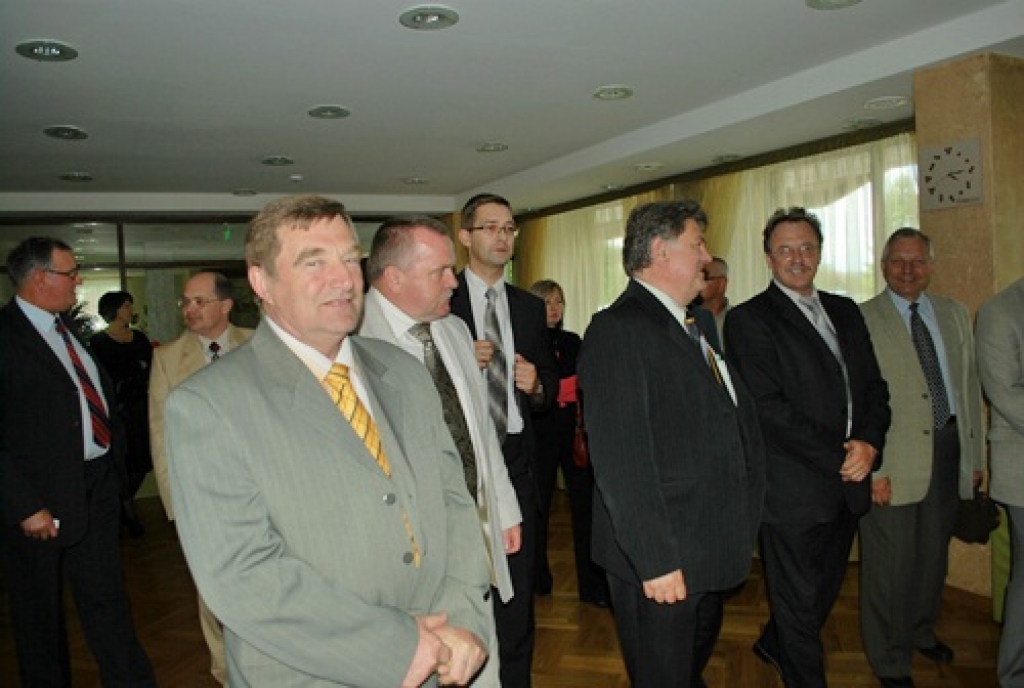 Bijušā Bauskas rajona pašvaldību iestāžu un uzņēmumu vadītāji 27. maijā Bērzkalnos tikās ar a/s «Lattelecom» pārstāvjiem, lai uzzinātu viņu nākotnes plānus. 
Autors: Uldis Varnevičs