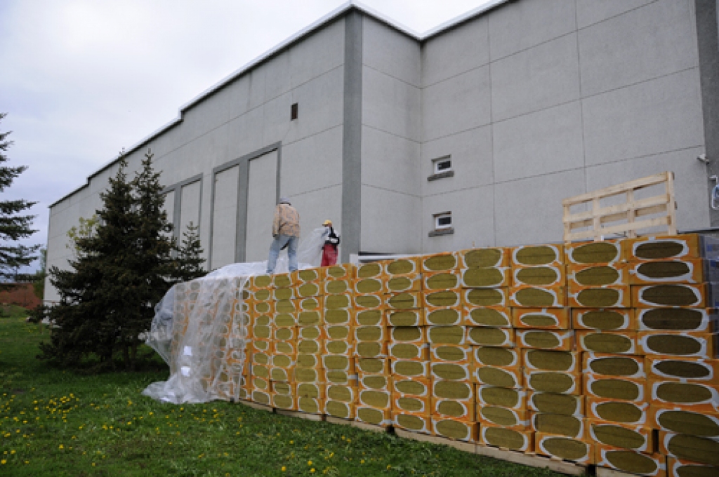 Pirms pāris nedēļām «Bauskas Dzīve» iemūžinājusi akmensvates krāvumus pie Īslīces kultūras nama. 
Autors: Ivars Bogdanovs