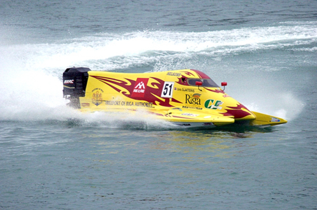 Ātrumlaivas F-2 pilotam baušķeniekam Uvim Slakterim jaunā sezona sākās Dānijas ūdeņos. 
Autors: no «Riga Powerboat Team» arhīva