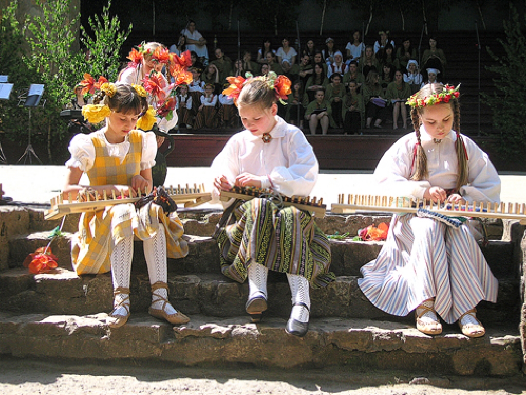 Programmas «odziņa» – sākumskolas «Dartija» audzēkņi no otrreizējām izejvielām gatavoja tērpus skatei.
Autors: Madara Ērgle