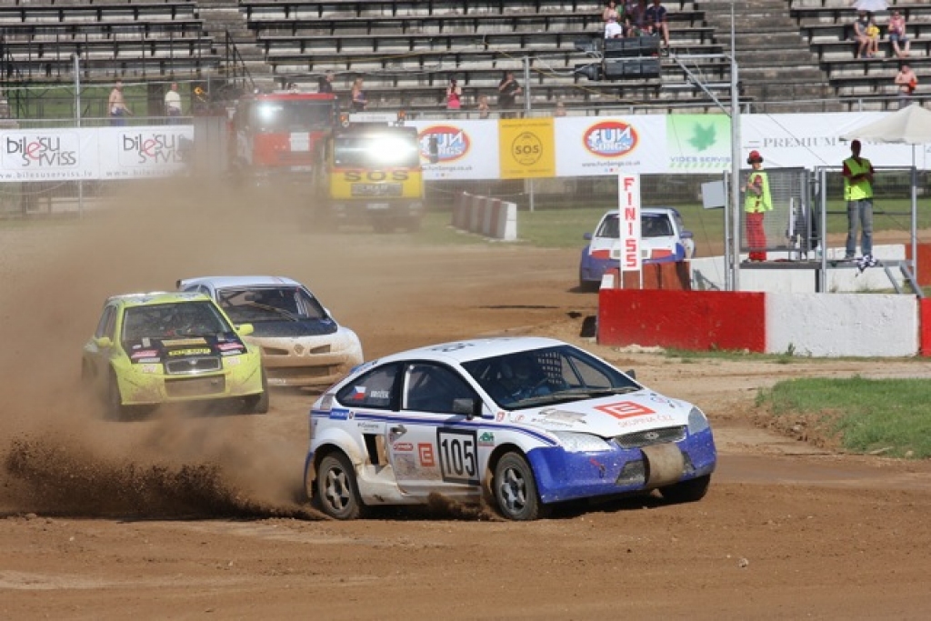 Vienīgajā salonautomašīnu divīzijā D-TAX, par spīti čempionāta kopvērtējumam un visām prognozēm, pirmajā kvalifikācijā sevi lieliski pierādīja čehu braucējs Ladislavs Brožeks.
Autors: Dace Janova / Fotoaģentūra «4rati»