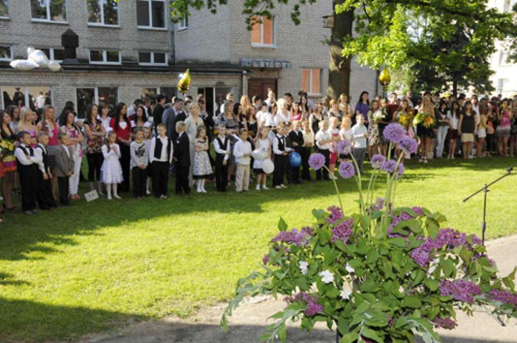 Pēdējā skolas zvana svinīgais pasākums Bauskas 2. vidusskolā. 
Autors: Ivars Bogdanovs
