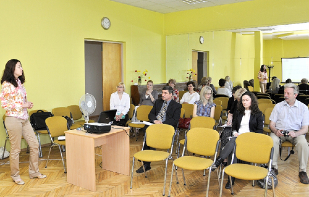 Korporācijas «SIVA» pārstāve Inga Višņevska vada mācību semināru Gailīšu pagasta biznesa inkubatorā.
Autors: Ivars Bogdanovs