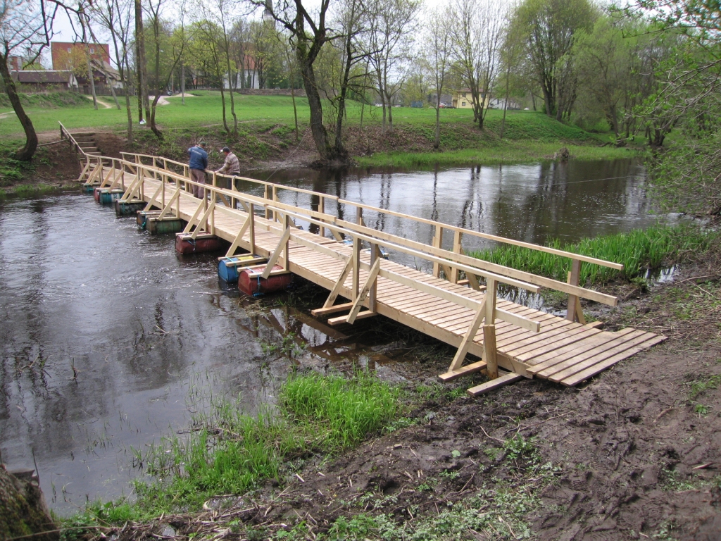 Pagaidu pontonu tilts uzlikts, sadarbojoties Iecavas uzņēmējiem un zemessargiem.
Autors: no «Bauskas Dzīves» arhīva