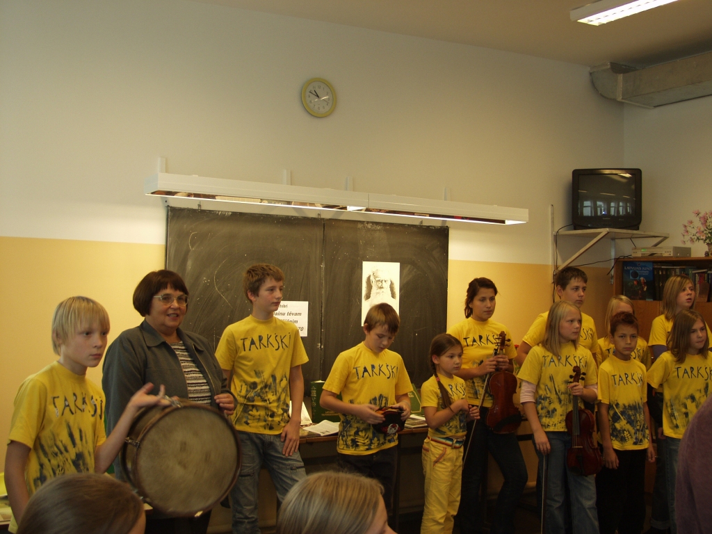 Iecavas novada bērnu un jauniešu folkloras kopas «Tarkšķi» pārstāvji ar panākumiem startējuši tradicionālās kultūras konkursa finālā.
Autors: No «Bauskas Dzīves» arhīva.