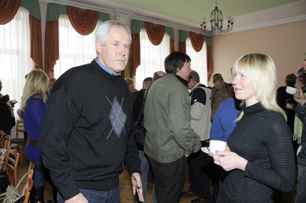 Izglītības darba speciālisti no Vīlandes Ilmārs Kitts un Ingrīda Germane cer, ka skolu vadītāji atradīs draugus Bauskas novada izglītības iestādēs. 
Autors: Ivars Bogdanovs