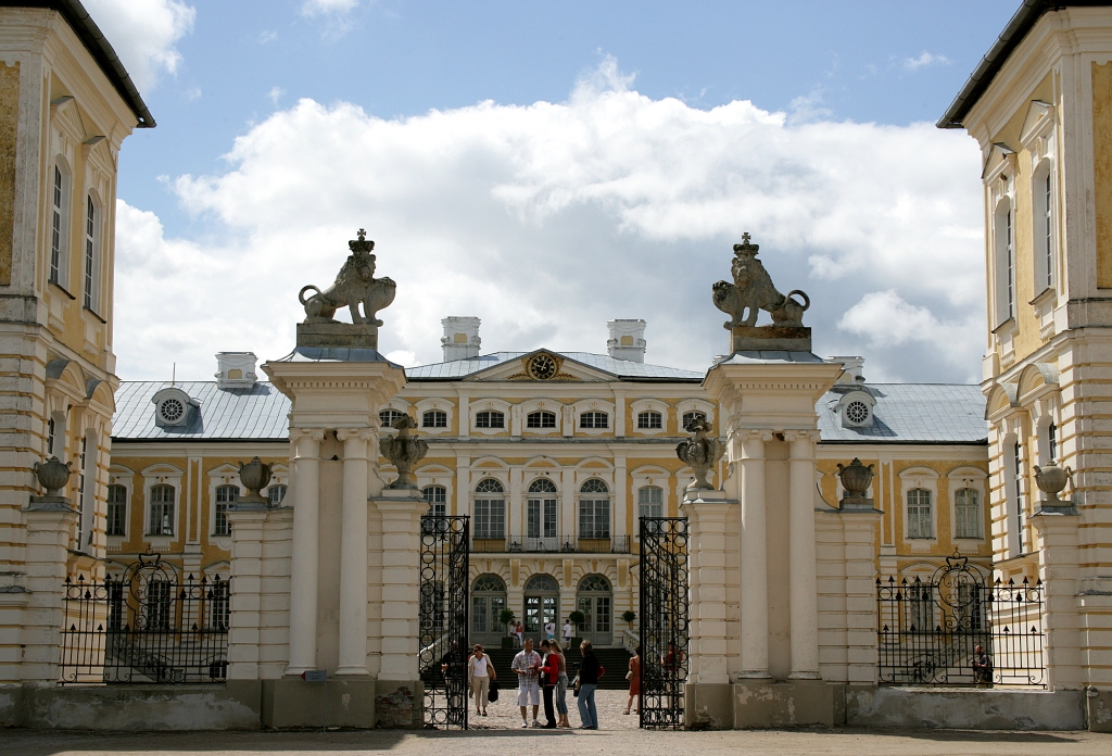 Plānots, ka pils būs pilnīgi restaurēta 2014.gadā.
Autors: panoramio.com