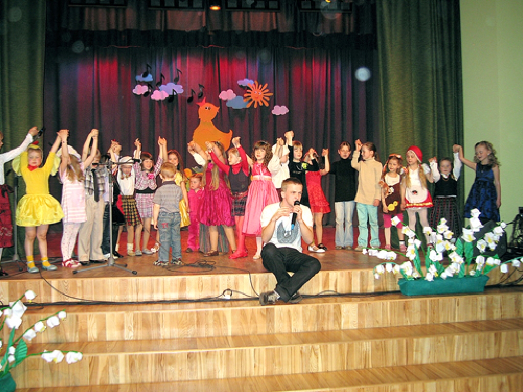 «Cāļi» kopā ar Kažu pirms apbalvošanas īpašā aizrautībā izpildīja «Putnu balles» hitu «Spārni un vējš».
Autors: Antra Ērgle