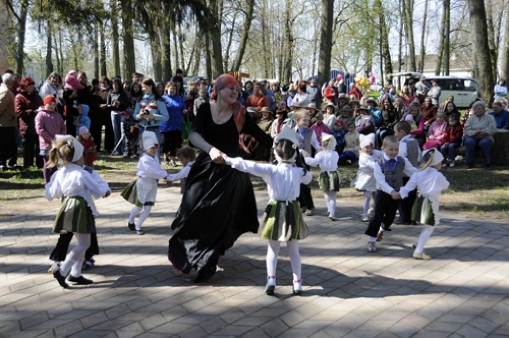 Bērsteles parkā 3. maijā bija pavasara tirgus jeb «Lielais bazārs».
Autors: Ivars Bogdanovs