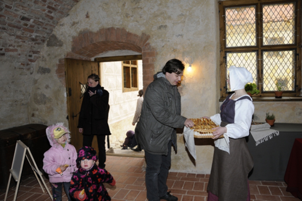 Bauskā 4. maijā notika valsts neatkarības gadadienas, Pilskalna estrādes un jaunās tūrisma sezonas atklāšanas svētki. Koncertā piedalījās pilsētas tautas nama, Ceraukstes, Codes, Gailīšu, Īslīces, Mežotnes, Vecsaules pagasta amatierkopas....
Autors: Ivars Bogdanovs