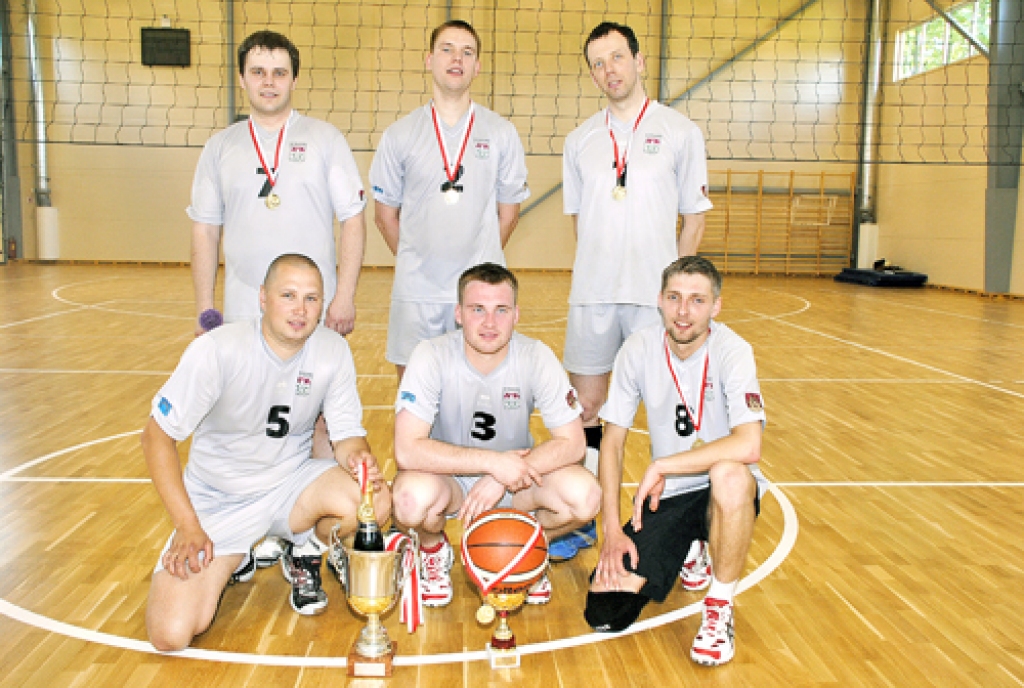 Vecumnieku volejbolisti vietējā mēroga sacensībās pieraduši iegūt galvenās balvas.