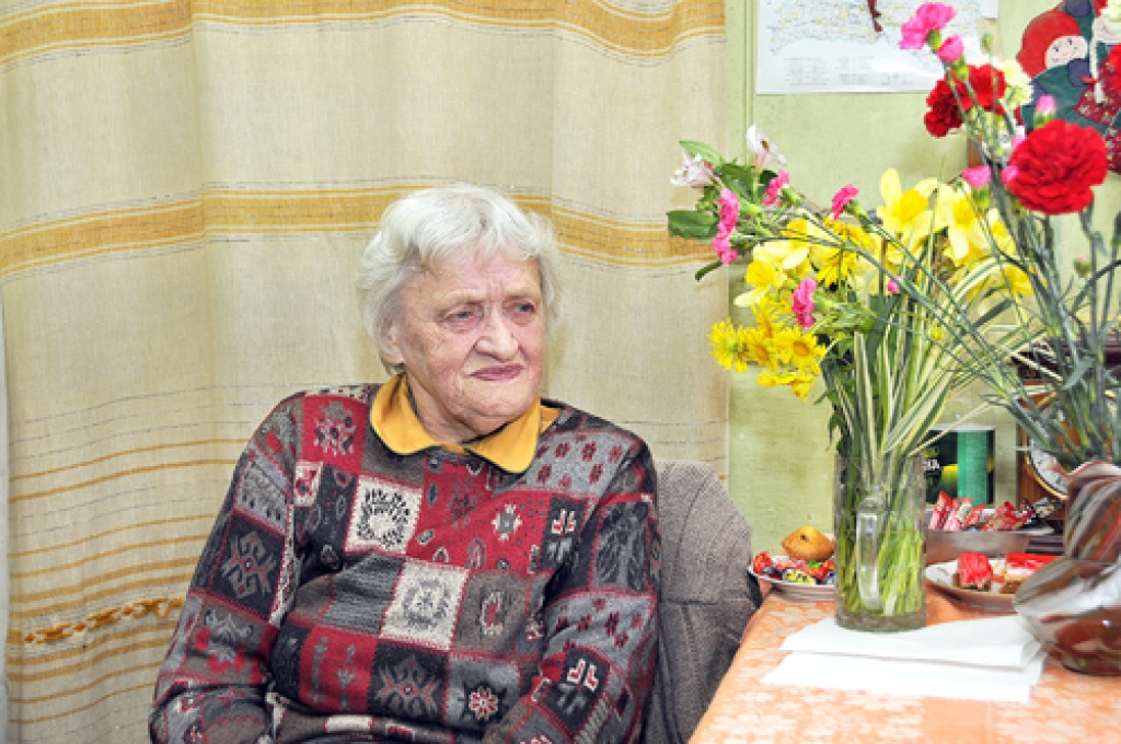 Ausma Vēvere ir īstena Bauskas patriote, apmeklē arī ikvienu mītiņu.