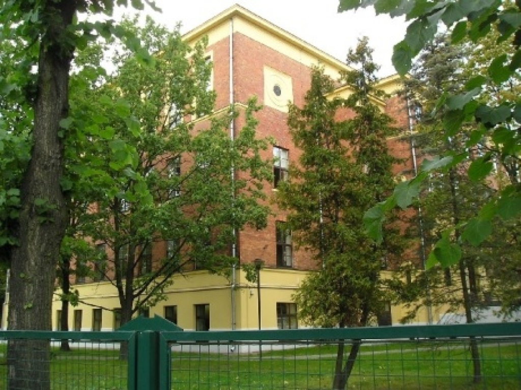 Skola, kurā mitināsies Iecavas un Vecumnieku novada bērni svētku laikā, atrodas Rīgā, Āgenskalna ielā 21a.
Autors: no www.ag.edu.lv 