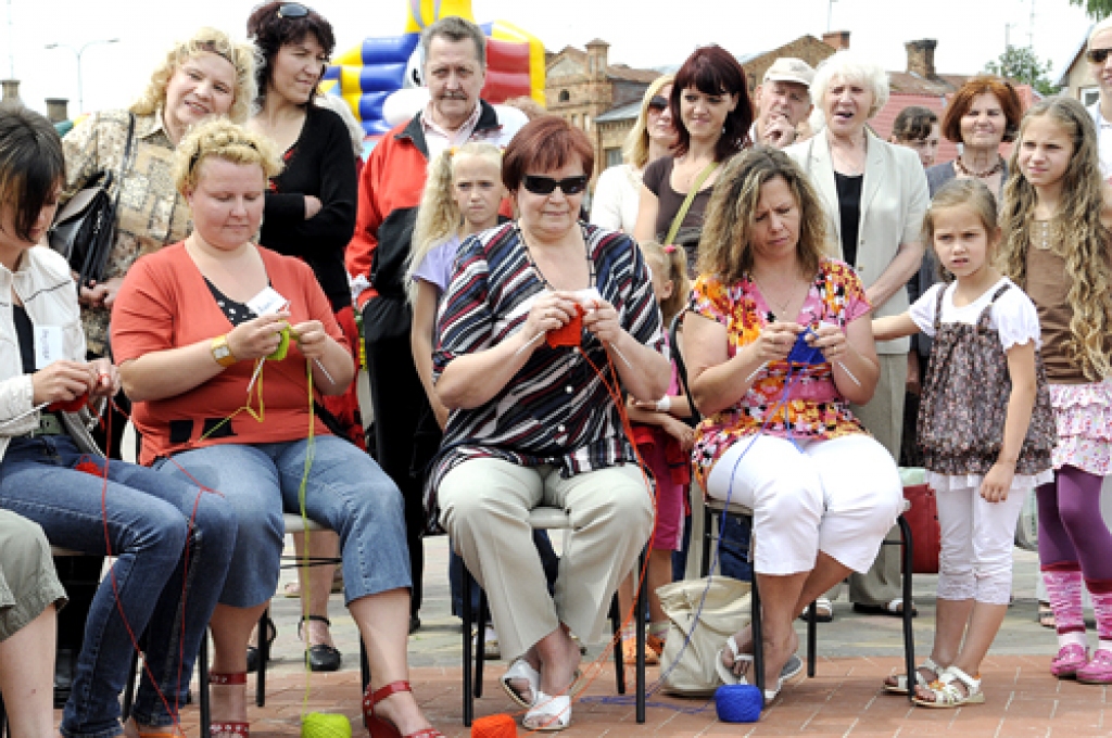 Bauskas atlases posma ātrākās adītājas – Mairita Berešņeviča (no kreisās), Solveiga Ikerte un Māra Kuļikauska.
Autors: Ivars Bogdanovs